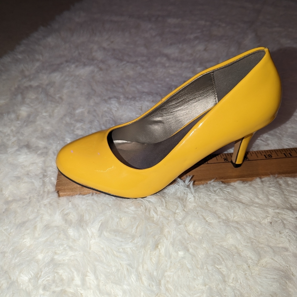 Michael Antonio yellow heels - Picture 2 of 15